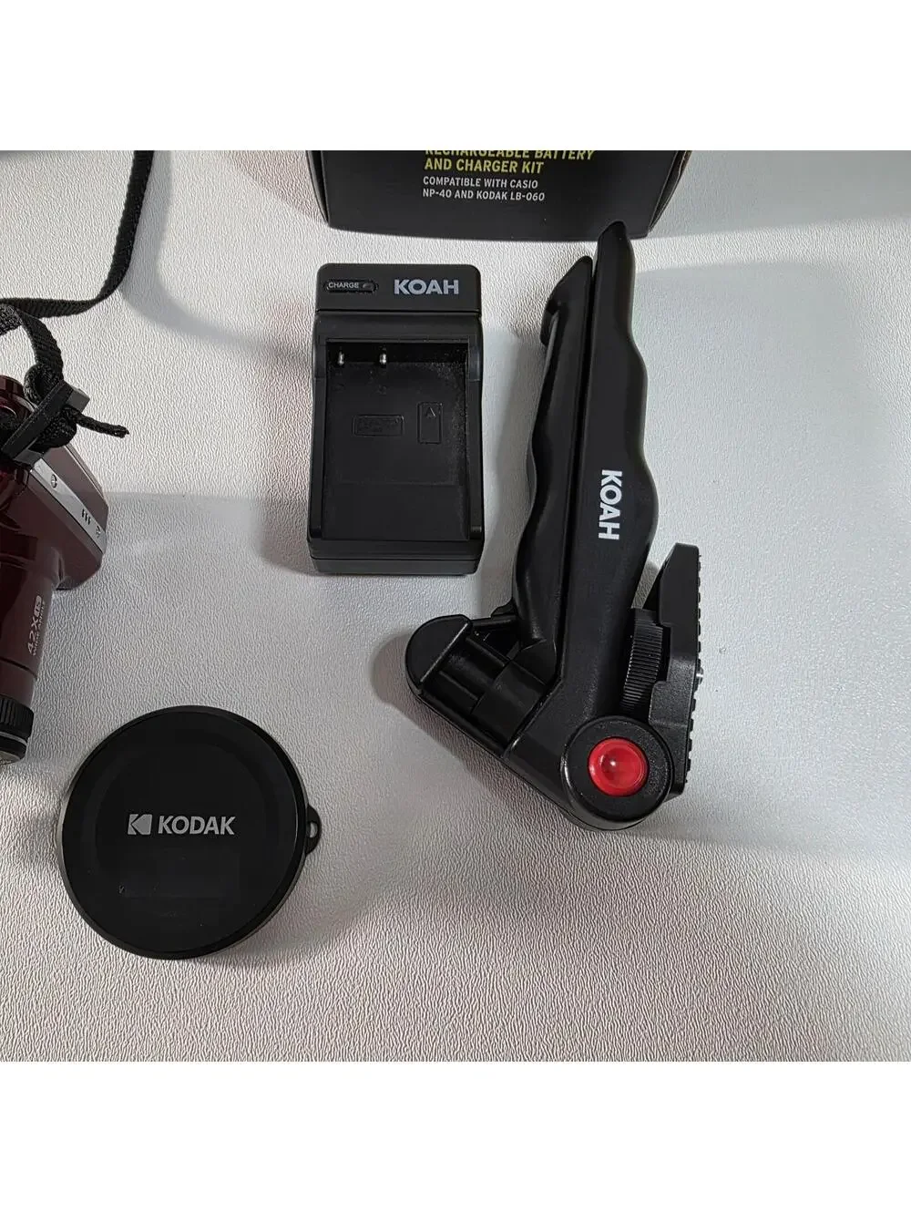 KODAK PIXPRO AZ425 20MP Digital Camera 42X Optical Zoom Wide Angle 1080P Bundle